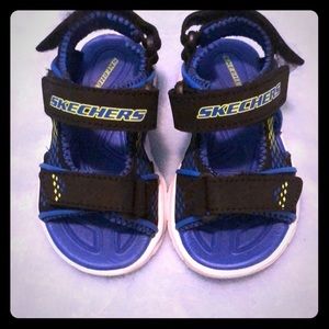 Toddler light up Sketchers sandals size 6